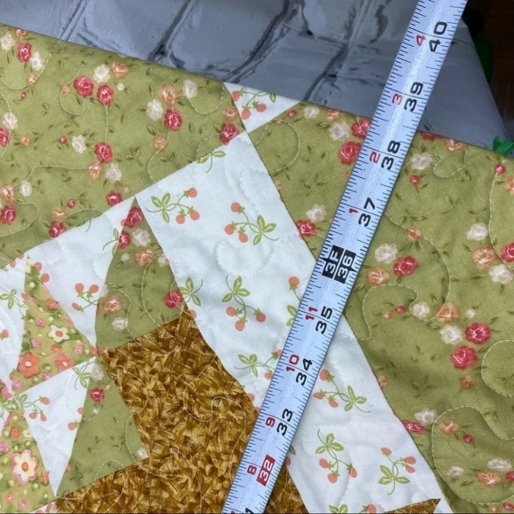 Quilted table runner - Picture 5 of 9